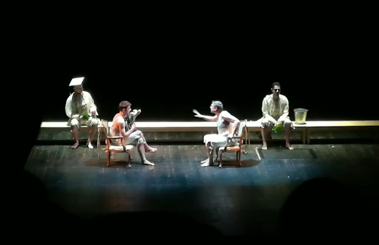 Vinish Garg chats with Claude by reversing the roles of humans and AI, a fun little experiment. Photo credits Unsplash.